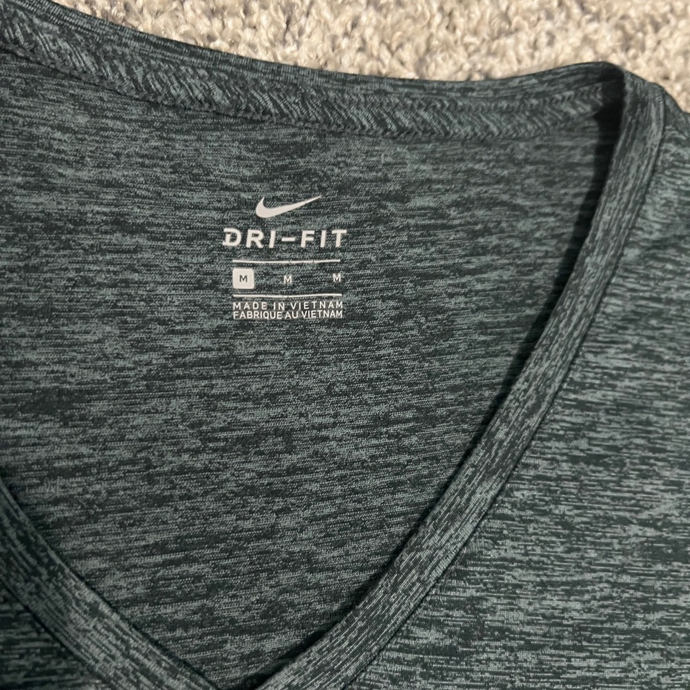 4 (four) size M Nike dri-fit tshirts - Picture 7 of 9